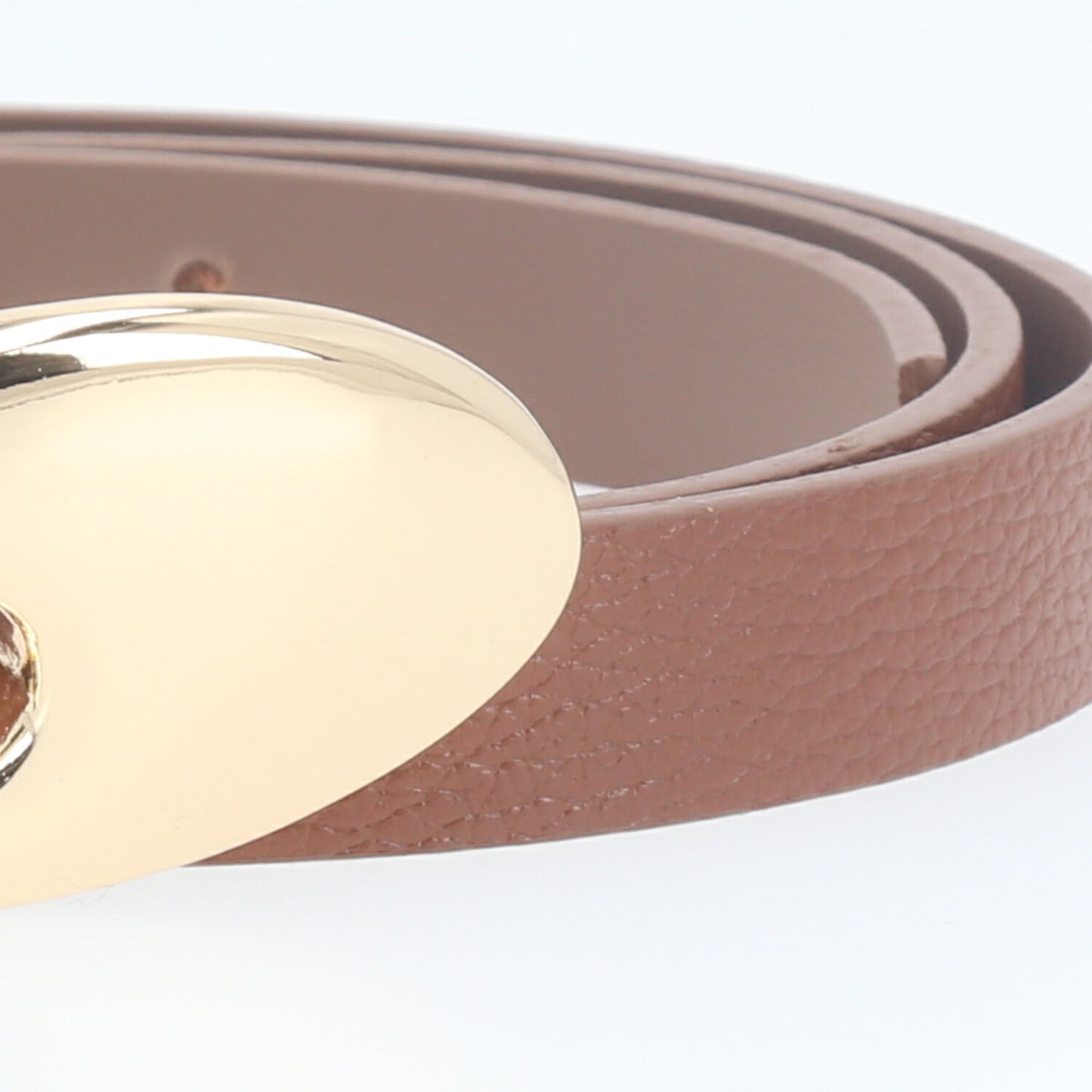 Cinto de Couro com Fivela Curva Metalizada Caramelo