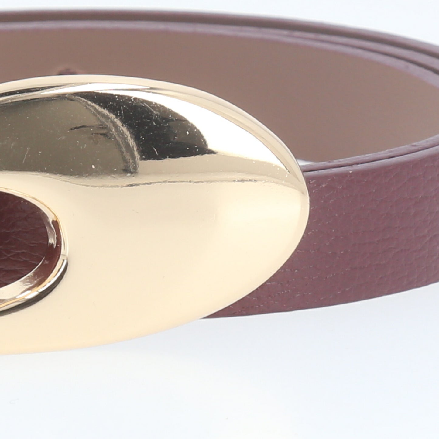 Cinto de Couro com Fivela Curva Metalizada Vinho