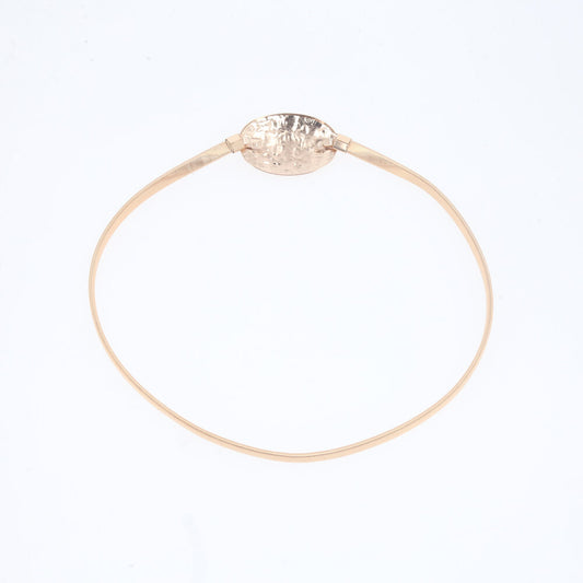 Cinto Metálico com Mola Elástica e Fivela Oval Ouro