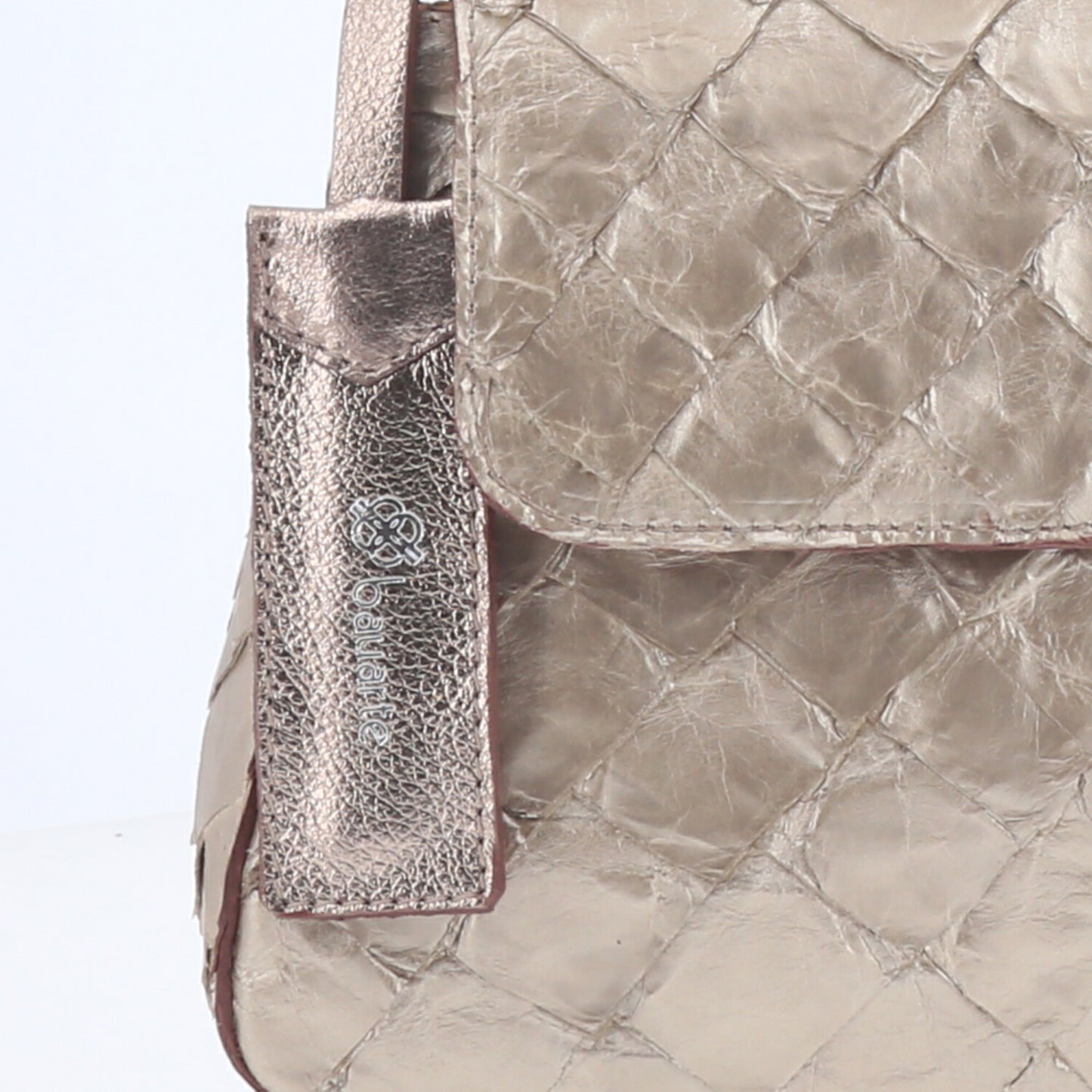 Bolsa Shoulder em Couro de Pirarucu com Alça Fixa Prata velha