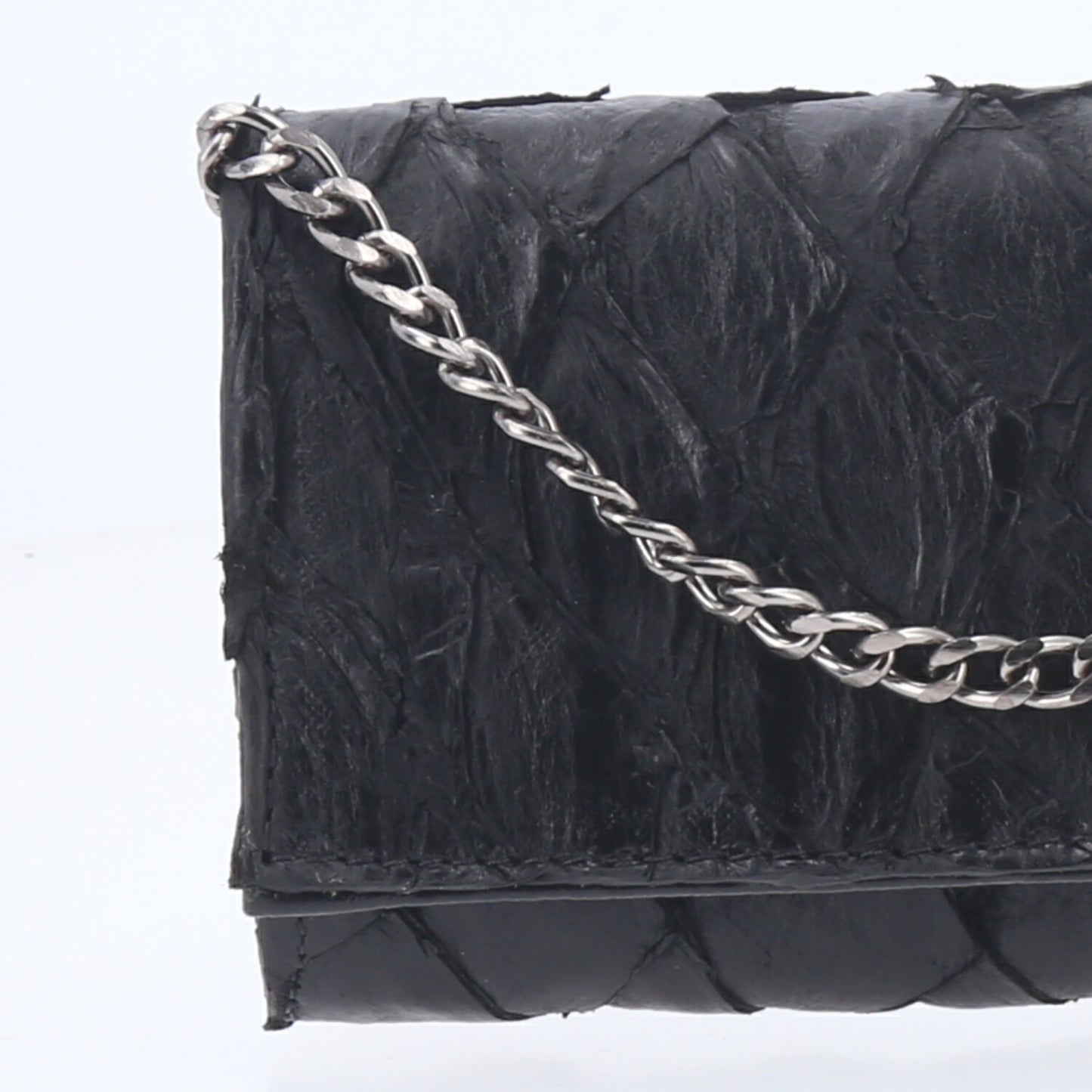 Bolsa Baguete em Couro de Pirarucu com Alça de Corrente Preto