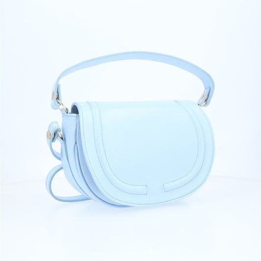 Bolsa Estilo Meia Lua em Couro com Duas Opções de Alça Azul claro