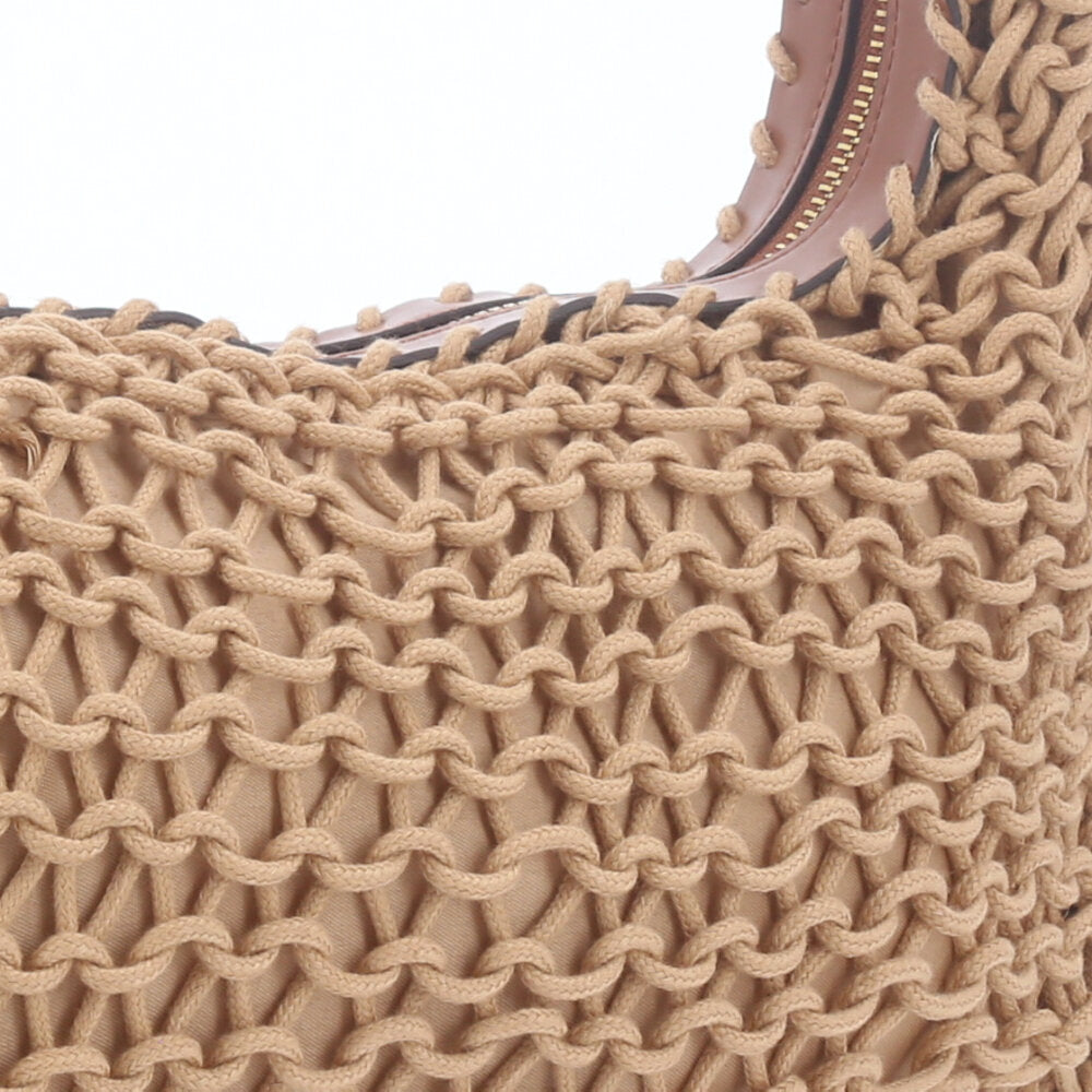 Bolsa Baguete Trançada de Palha Caramelo