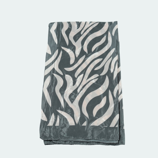 Lenço de Cetim Estampa Animal Print Cinza