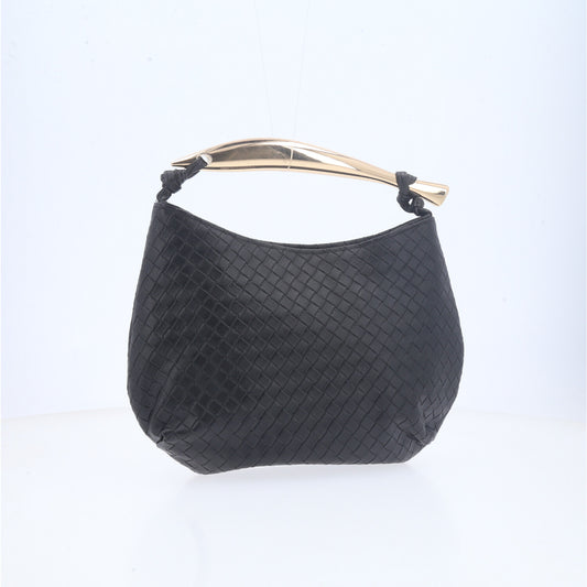 Bolsa Clutch Trançada com Alça Metalizada Preto