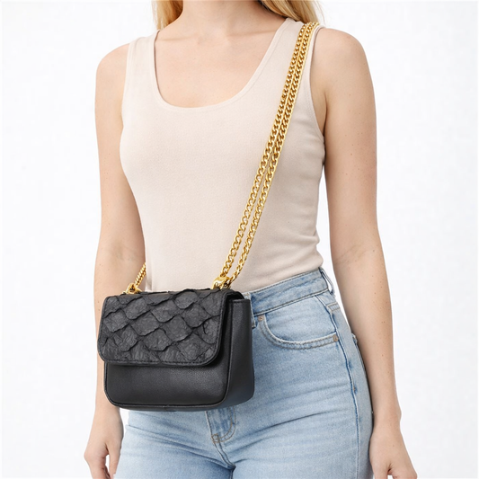 Bolsa Feminina em Couro Legítimo de Pirarucu Modelo Tiracolo Preto
