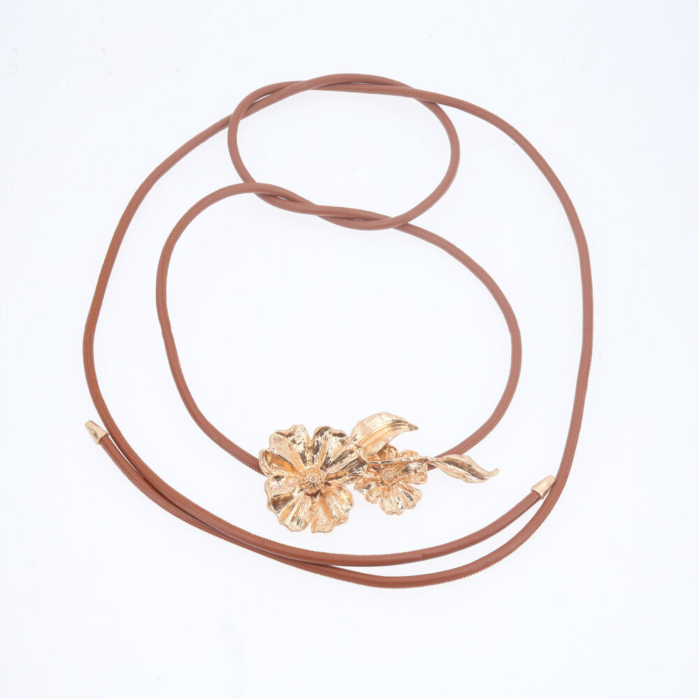 Cinto Fino Ajustável com Ponteira e Fivela Flor Metalizada Caramelo