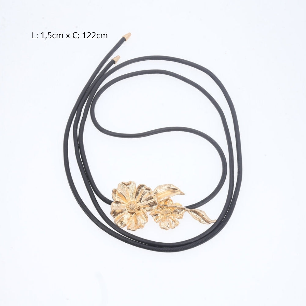 Cinto Fino Ajustável com Ponteira e Fivela Flor Metalizada Preto