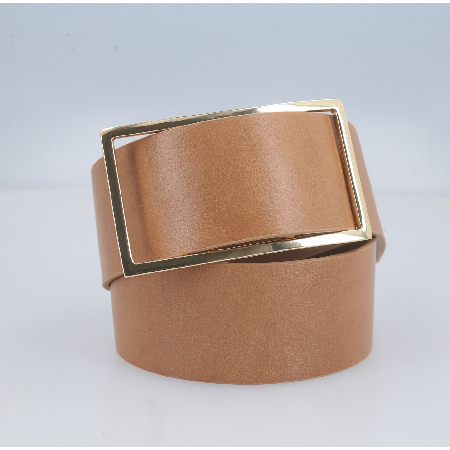 Cinto Feminino em Couro com Fivela Retangular Dourada Bege