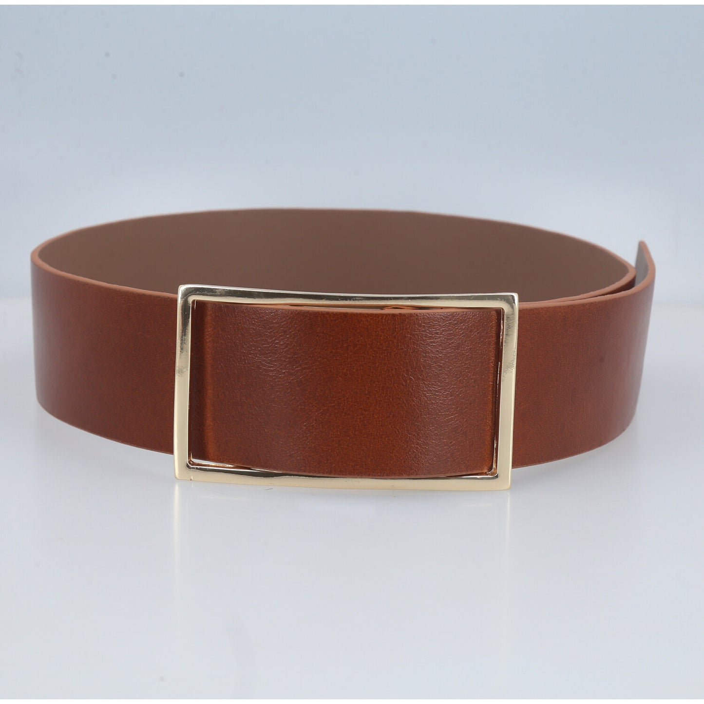 Cinto Feminino em Couro com Fivela Retangular Dourada Caramelo