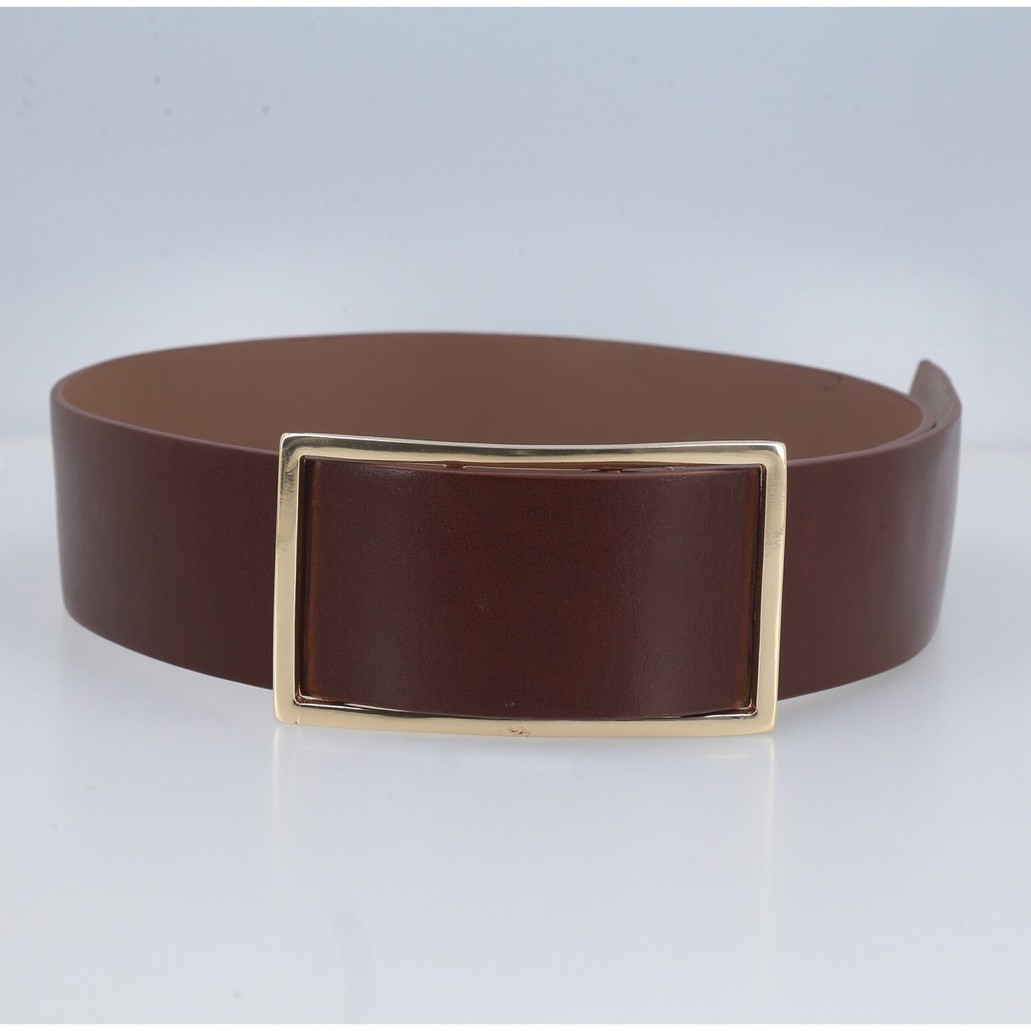 Cinto Feminino em Couro com Fivela Retangular Dourada Marrom