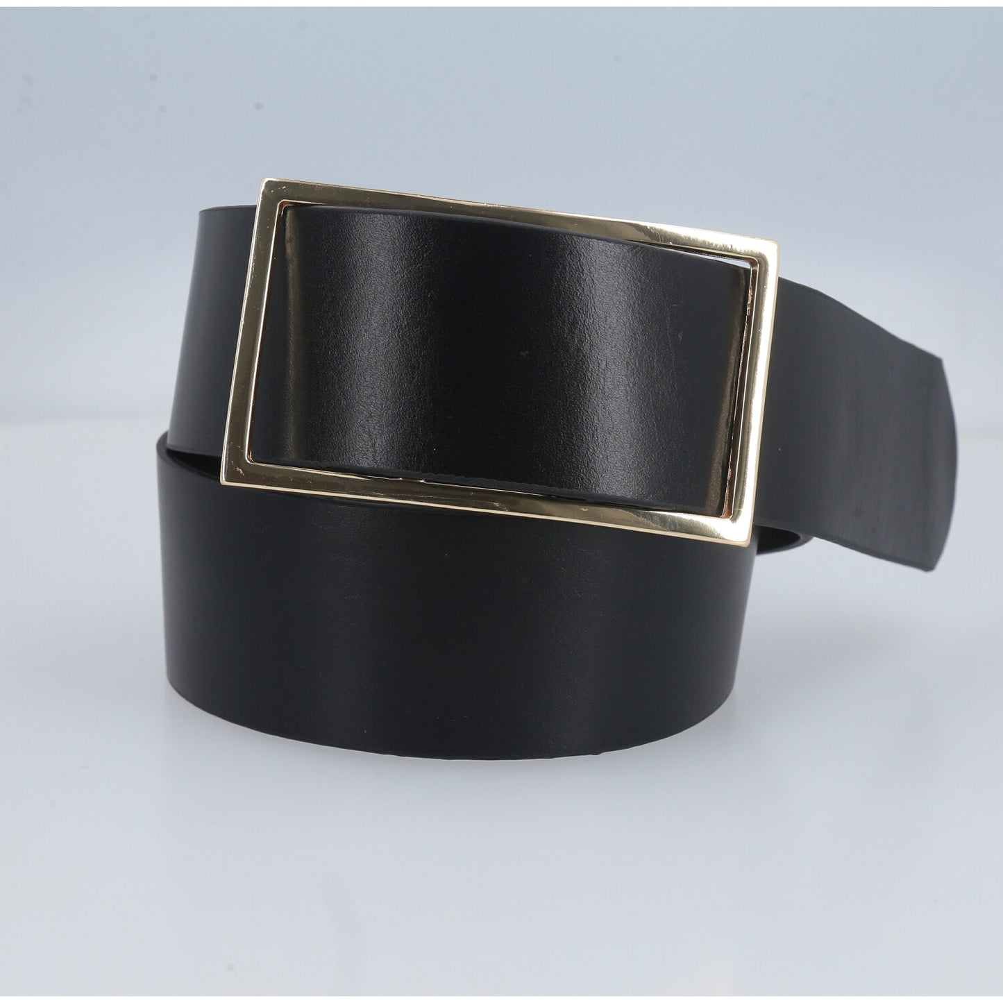 Cinto Feminino em Couro com Fivela Retangular Dourada Preto