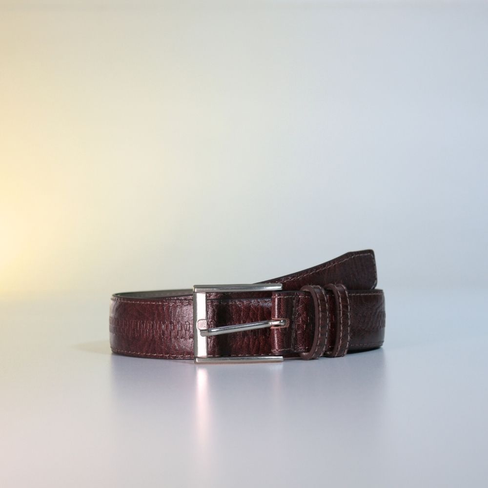 Cinto Masculino em Couro Texturizado com Fivela de Metal  Marrom