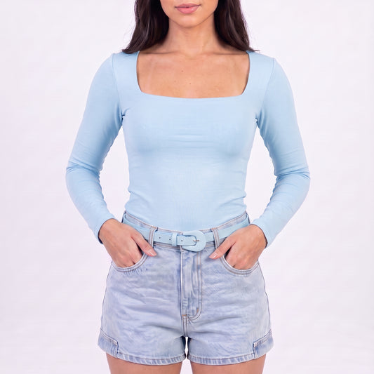 Cinto Feminino de Couro com Fivela Encapada Oval Azul claro
