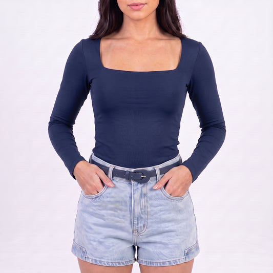 Cinto Feminino de Couro com Fivela Encapada Oval Azul escuro