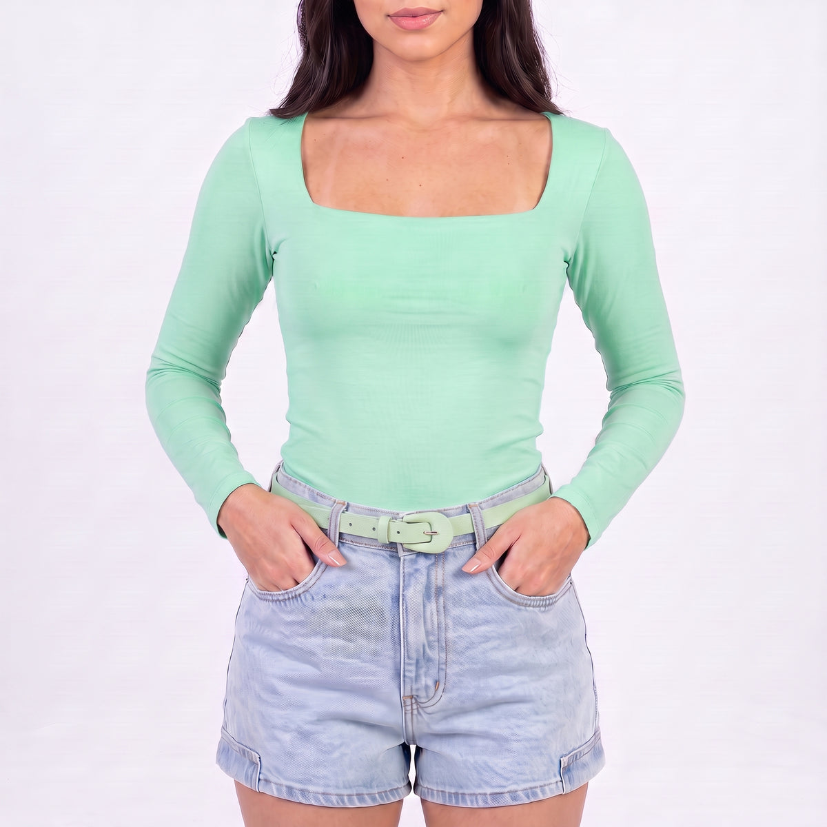 Cinto Feminino de Couro com Fivela Encapada Oval Verde claro
