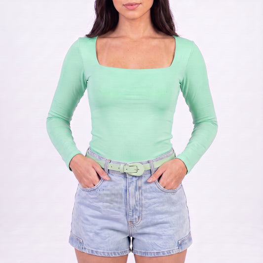 Cinto Feminino de Couro com Fivela Encapada Oval Verde claro