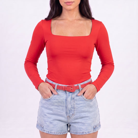 Cinto Feminino de Couro com Fivela Encapada Oval Vermelho