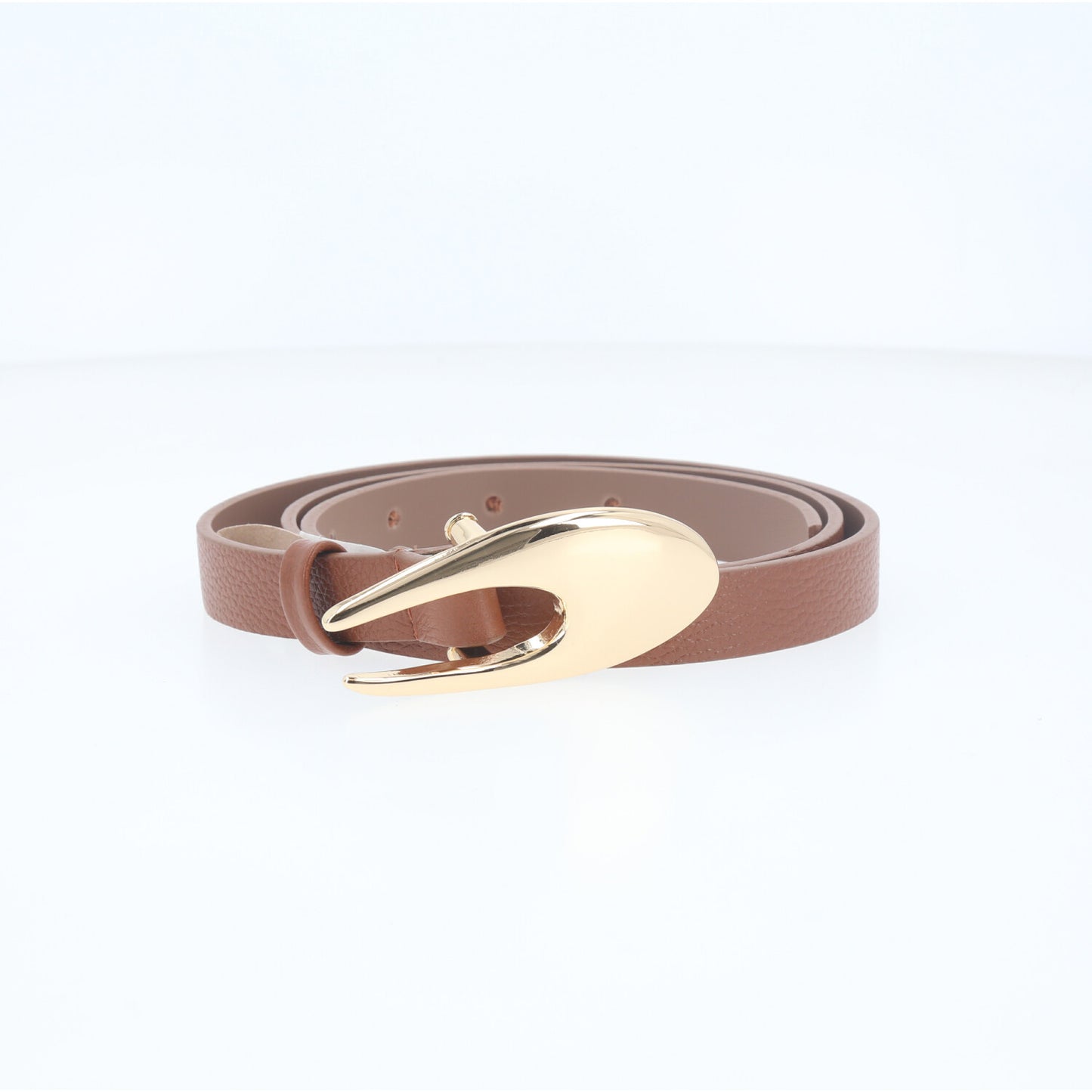 Cinto de Couro com Fivela Curva Metalizada Caramelo