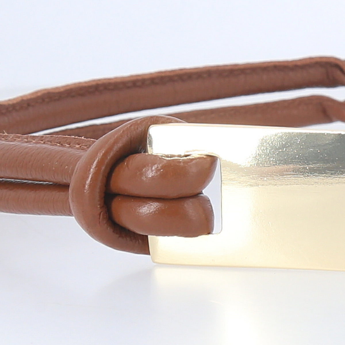 Cinto de Couro com Fivela Alongada Metalizada Caramelo