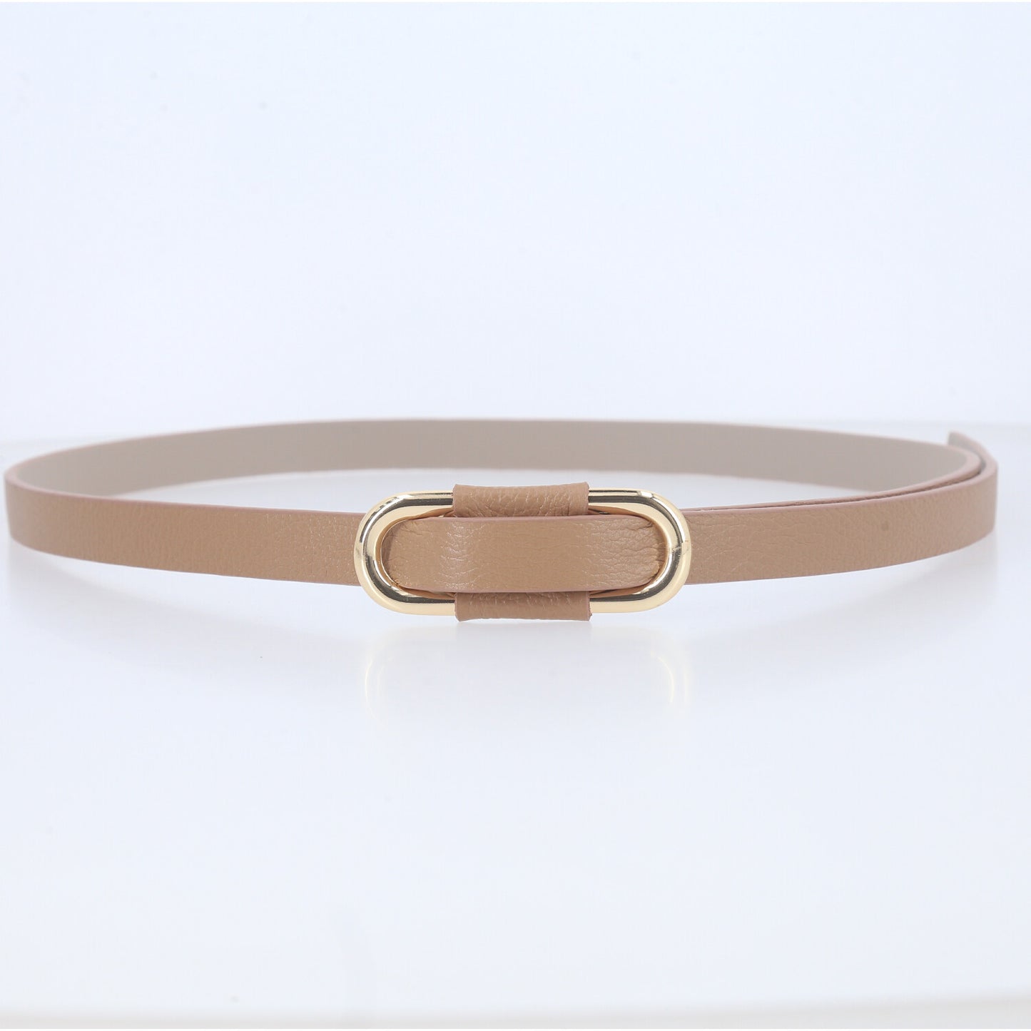Cinto de Couro com Fivela Oval Metalizada Bege escuro