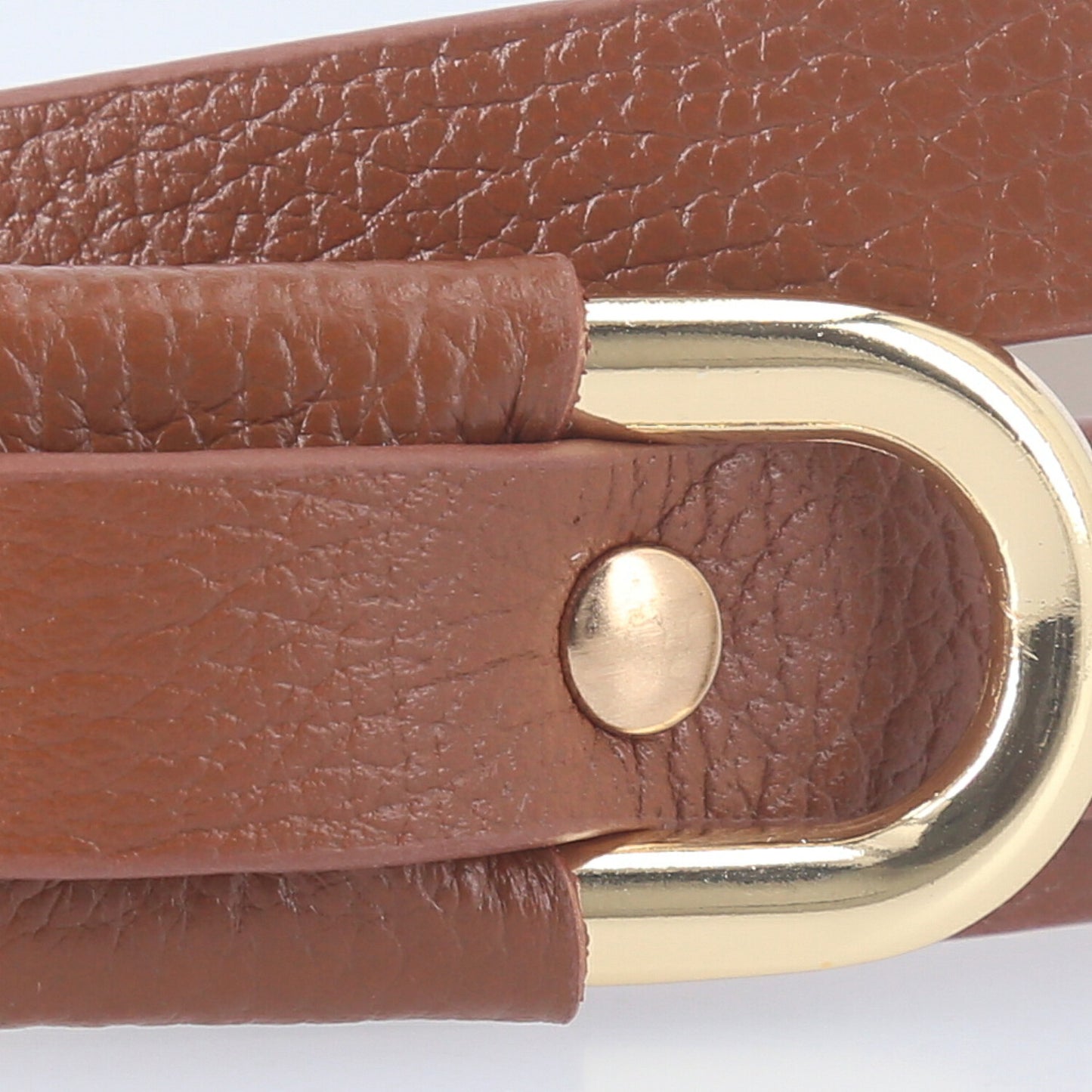 Cinto de Couro com Fivela Oval Metalizada Caramelo