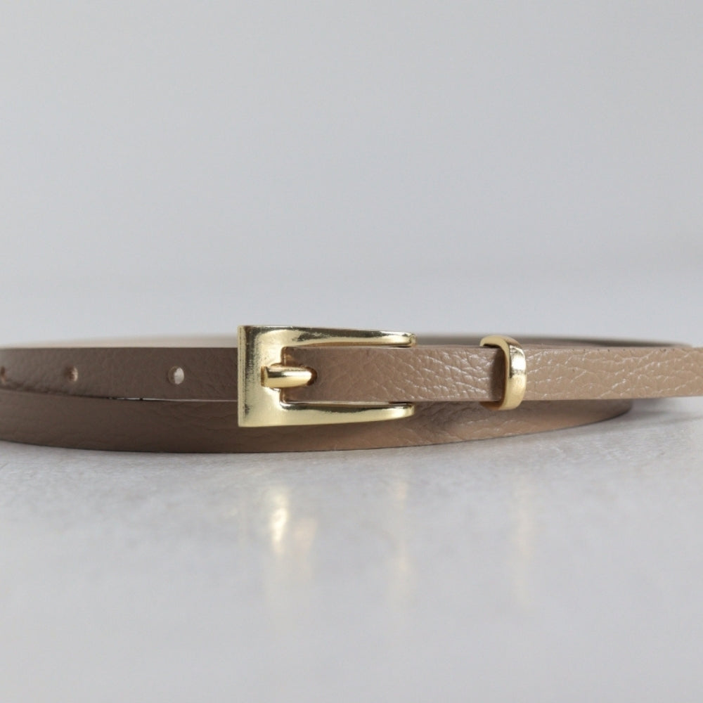 Cinto Feminino de Couro com Fivela Metalizada Dourada Bege