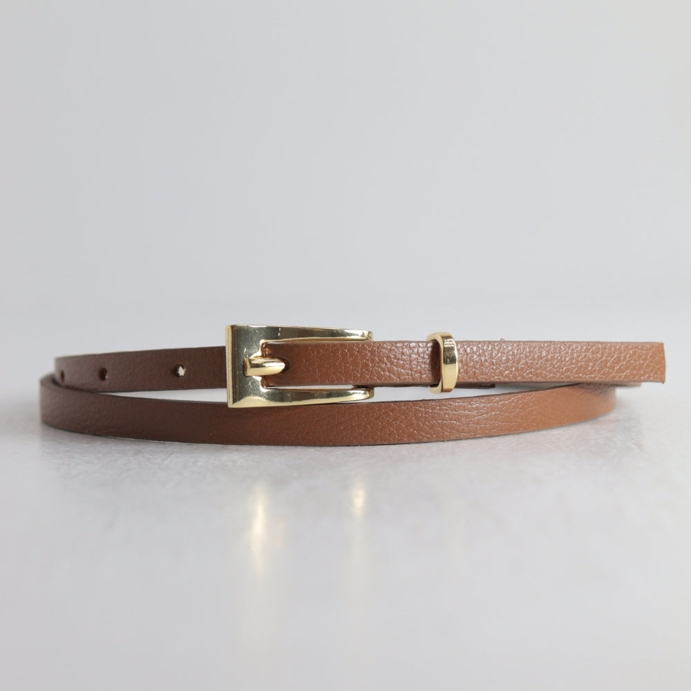 Cinto Feminino de Couro com Fivela Metalizada Dourada Caramelo