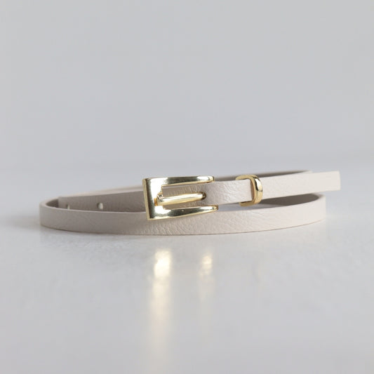Cinto Feminino de Couro com Fivela Metalizada Dourada Marfim