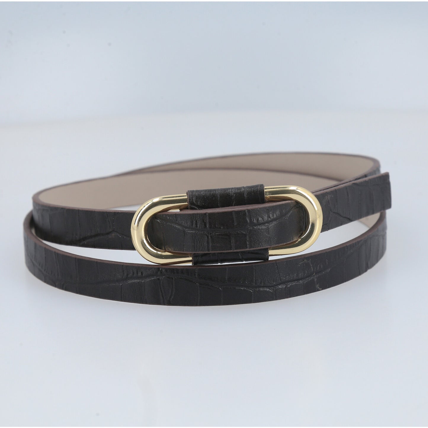Cinto de Couro Croco com Fivela em Formato Oval Metalizada Marrom escuro