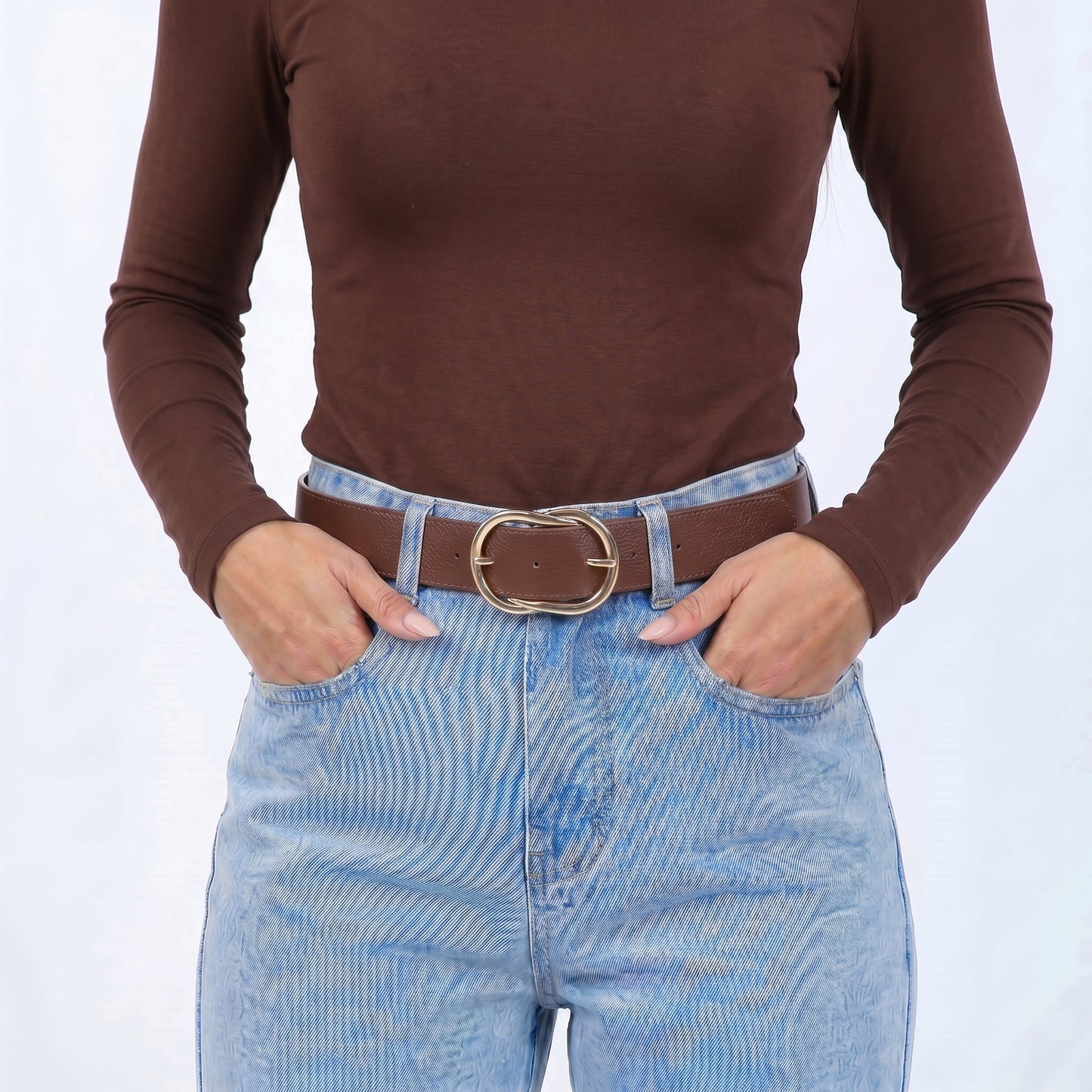 Cinto Feminino de Couro com Fivela em Design Torcido Marrom