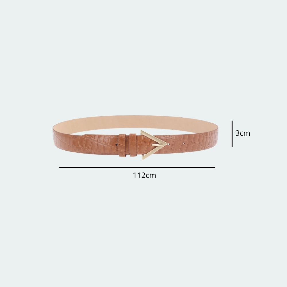 Cinto em Couro Croco com Fivela Triangular Metalizada Caramelo