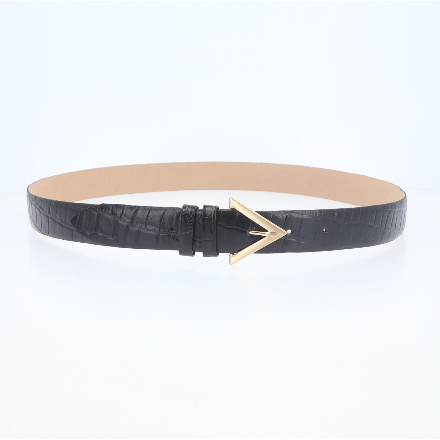 Cinto em Couro Croco com Fivela Triangular Metalizada Preto