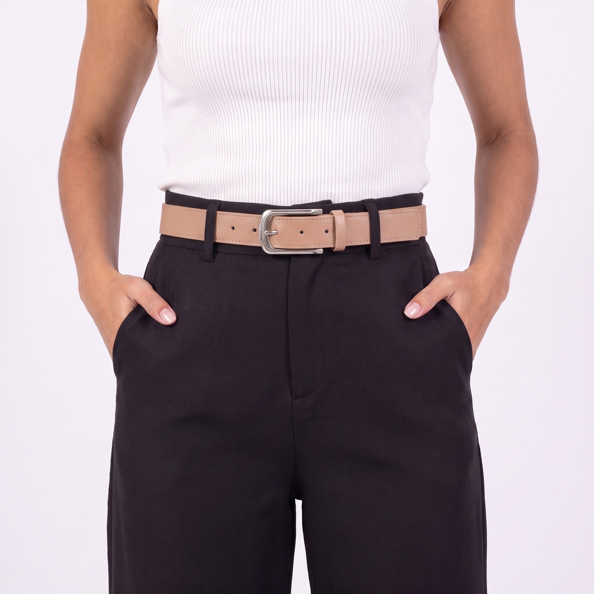Cinto Feminino em Couro com Fivela Prateada Bege
