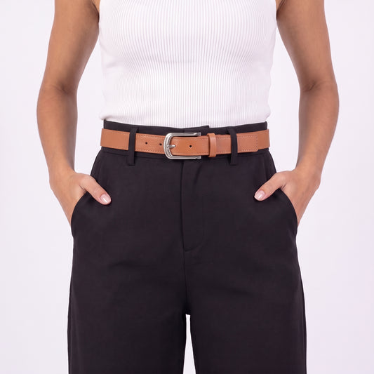 Cinto Feminino em Couro com Fivela Prateada Caramelo
