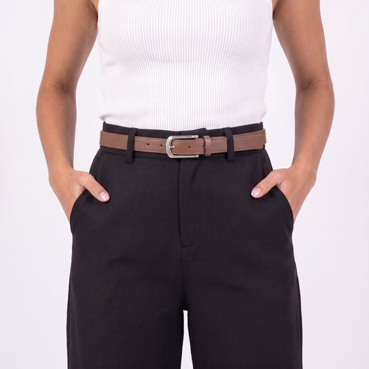 Cinto Feminino em Couro com Fivela Prateada Marrom