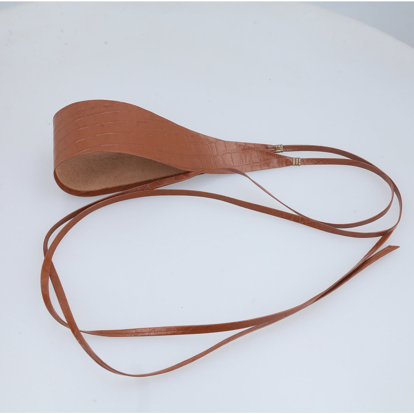 Cinto Faixa de Couro Croco com Tira de Amarrar Caramelo