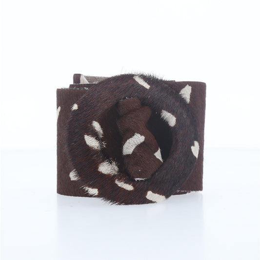 Cinto Faixa de Couro Estilo Animal Print com Fivela Encapada Marrom