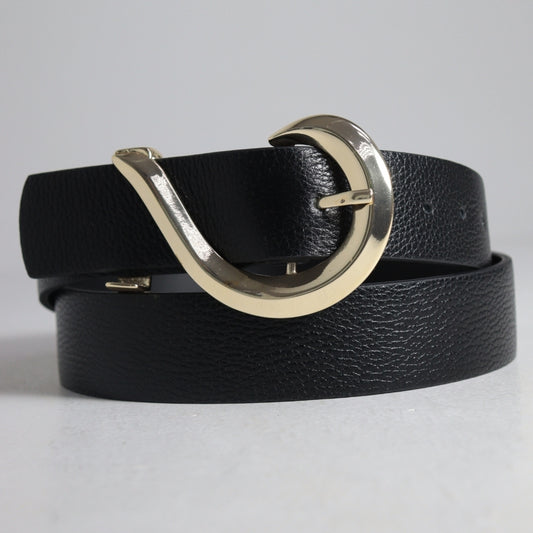 Cinto de Couro com Fivela Curva Metálica Preto