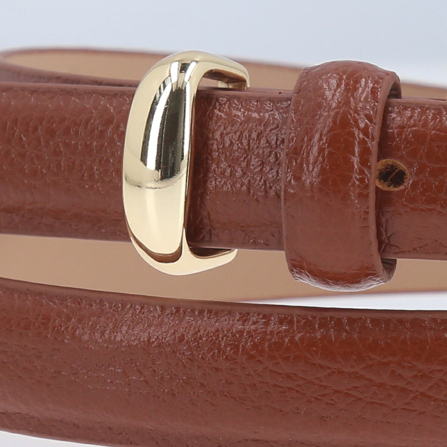 Cinto Feminino de Couro Abaulado com Fivela Dourada Caramelo