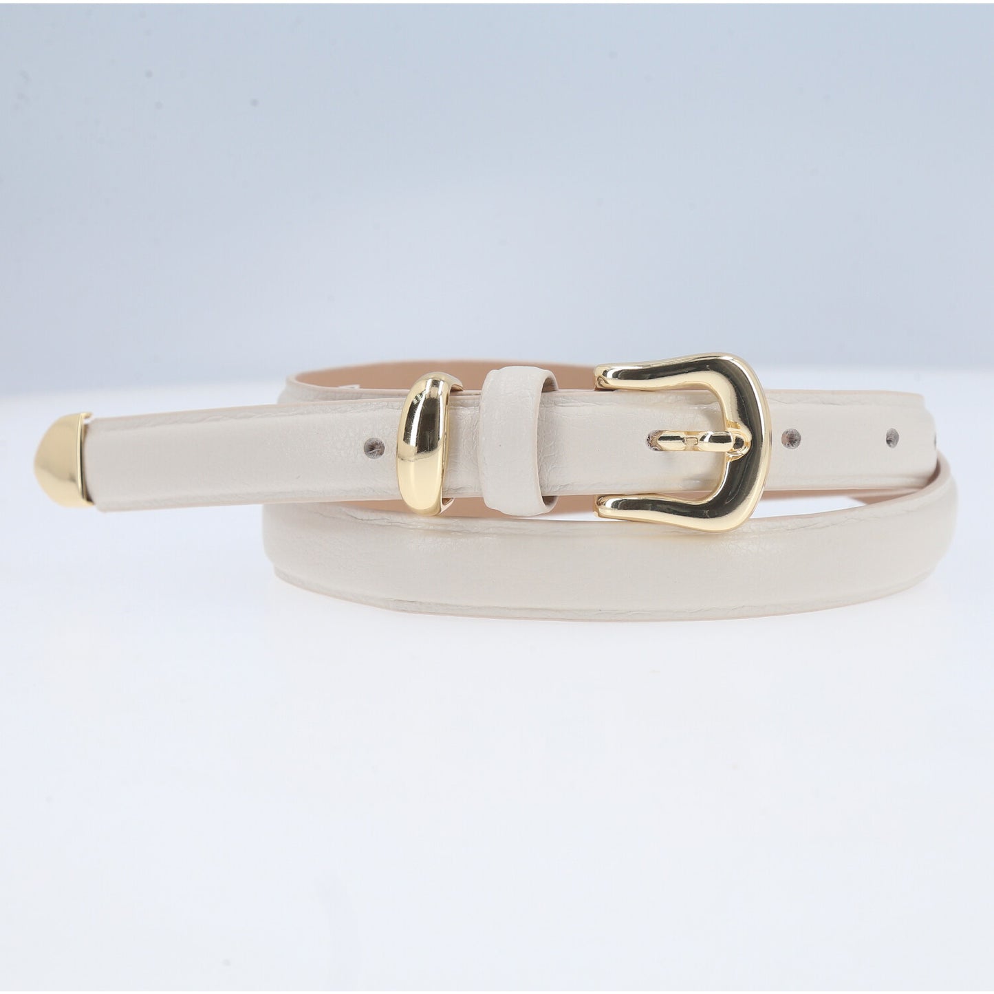 Cinto Feminino de Couro Abaulado com Fivela Dourada Marfim