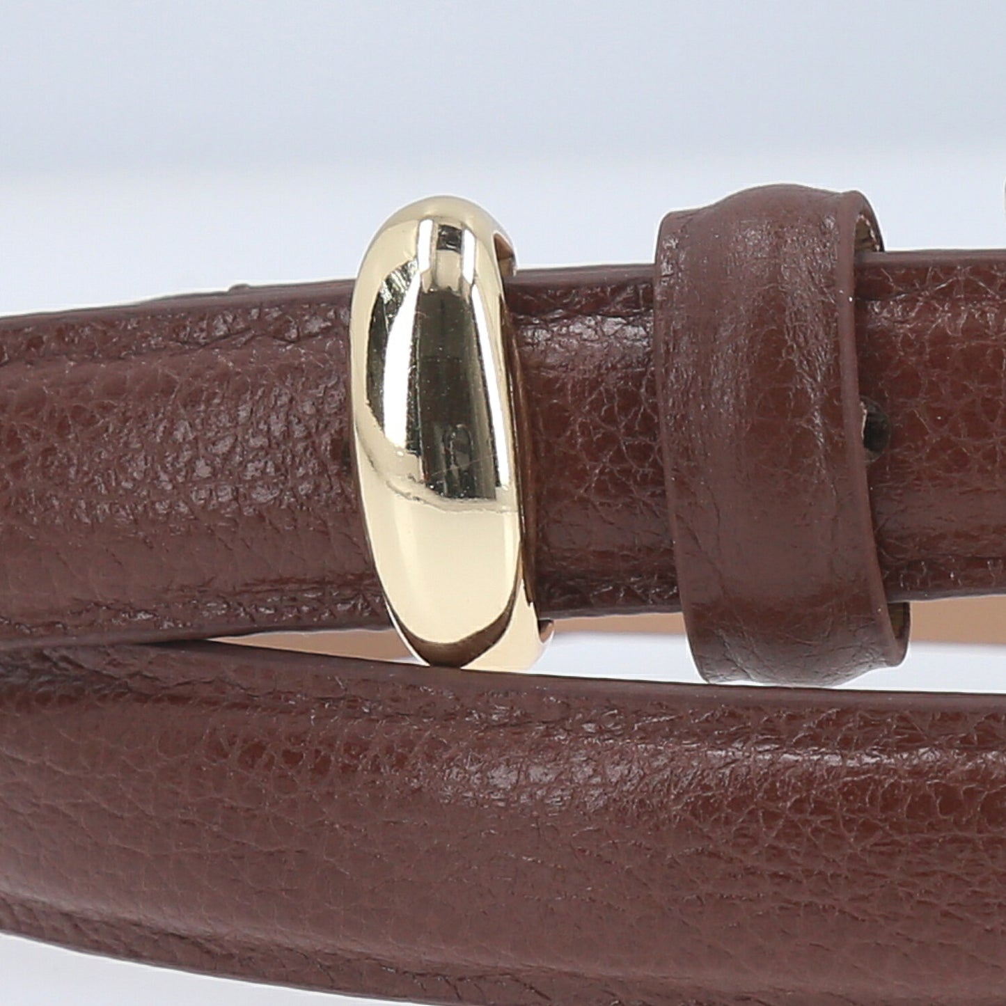 Cinto Feminino de Couro Abaulado com Fivela Dourada Marrom