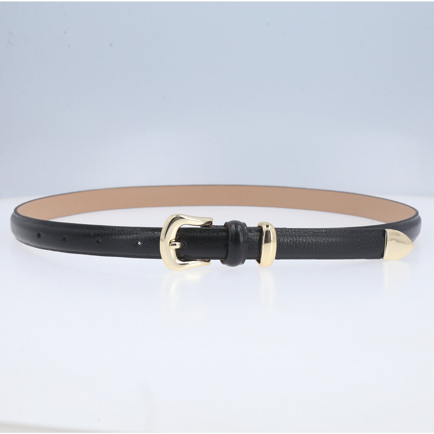 Cinto Feminino de Couro Abaulado com Fivela Dourada Preto