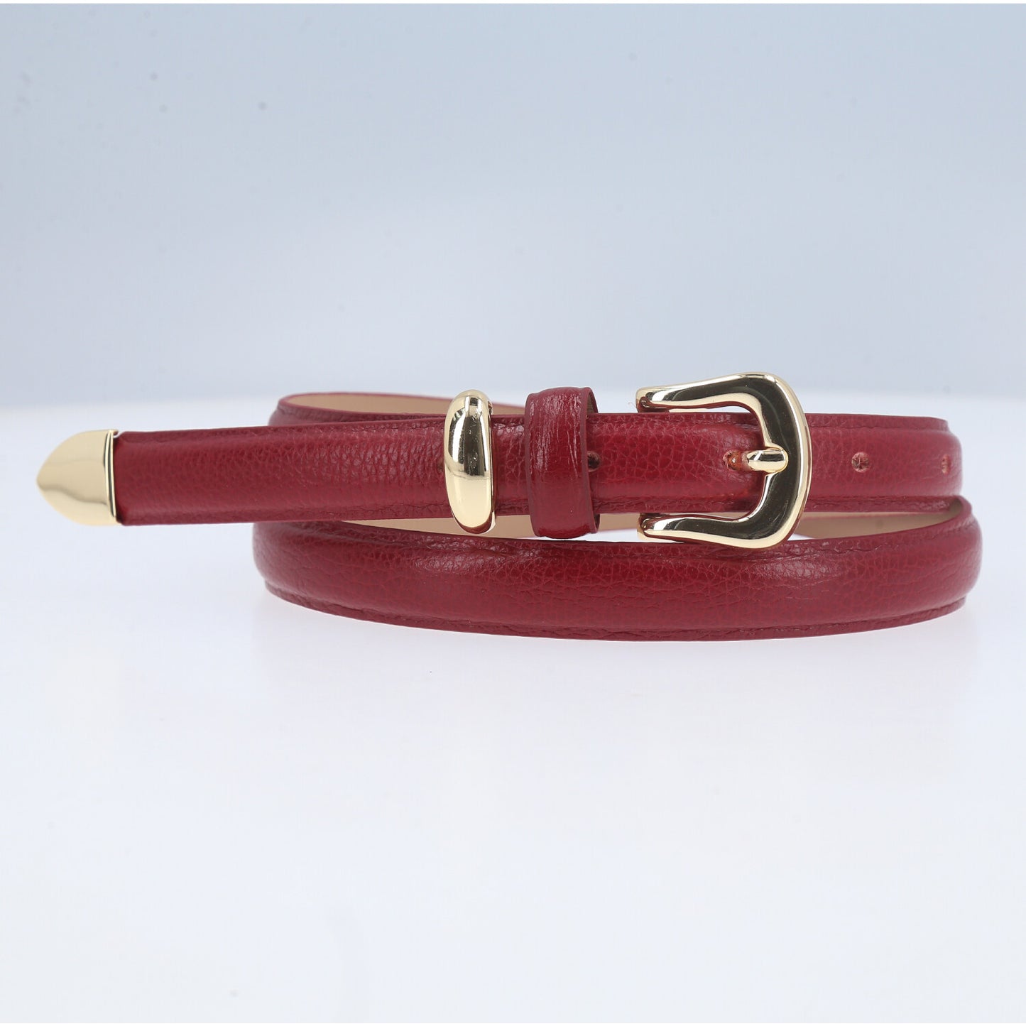 Cinto Feminino de Couro Abaulado com Fivela Dourada Vermelho