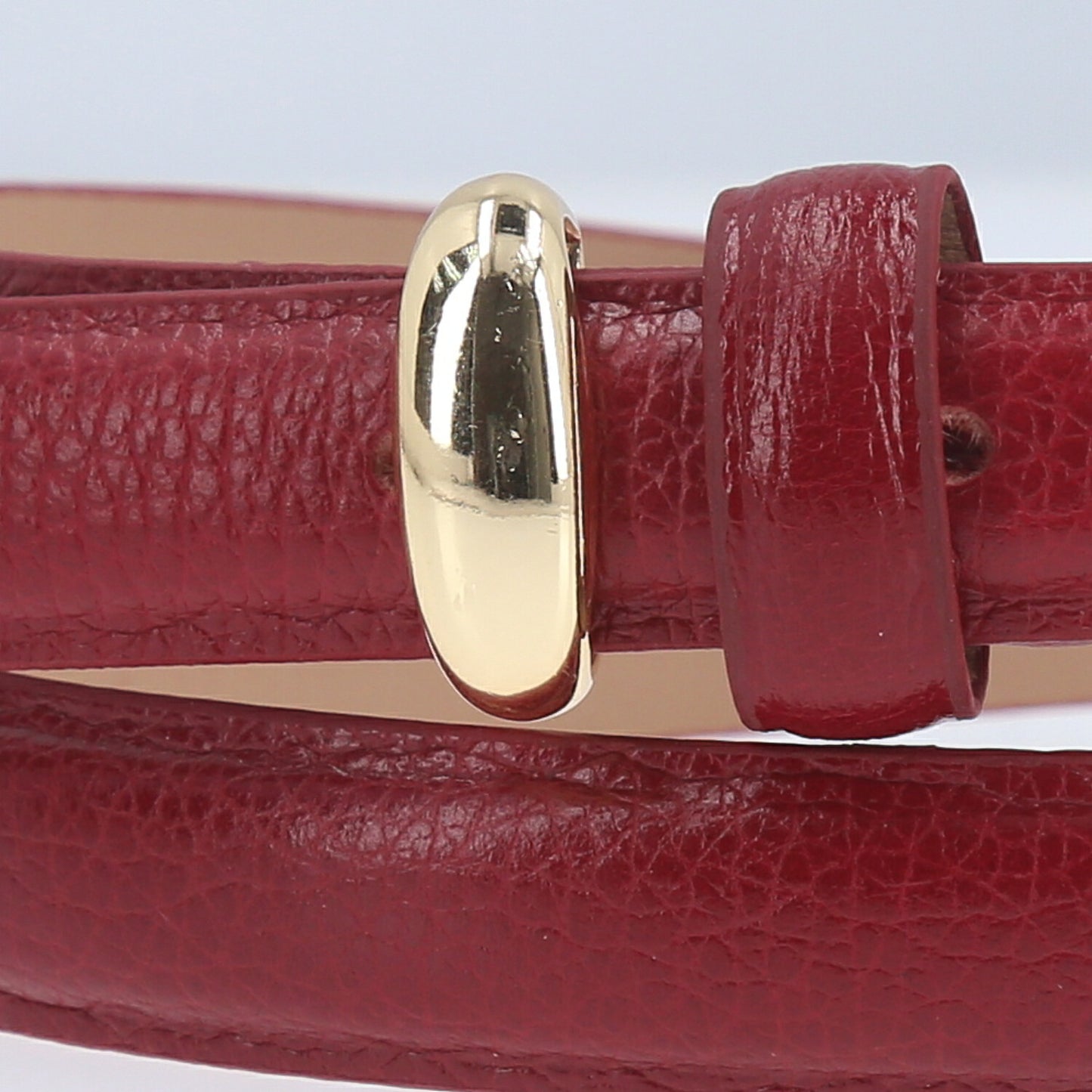 Cinto Feminino de Couro Abaulado com Fivela Dourada Vermelho