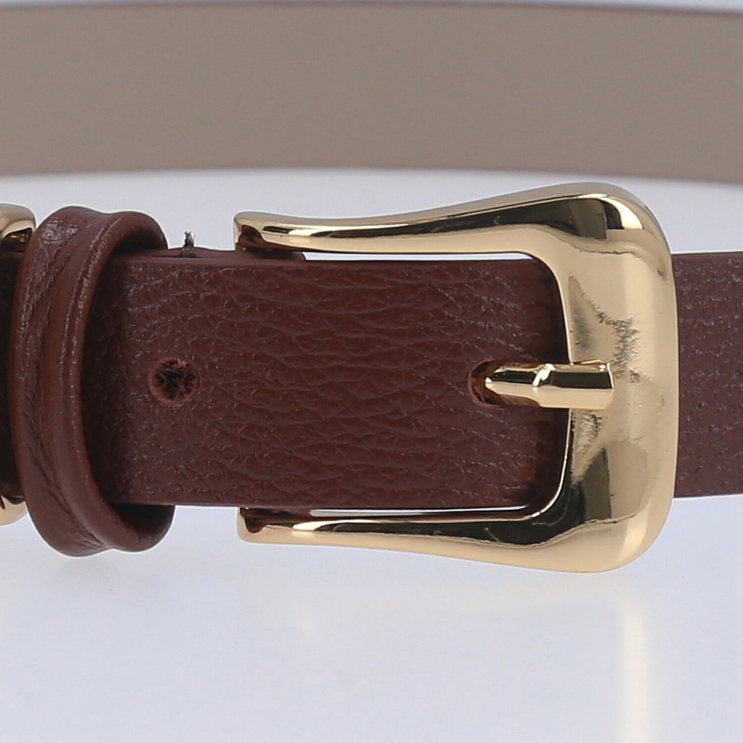 Cinto em Couro com Fivela Metalizada Marrom