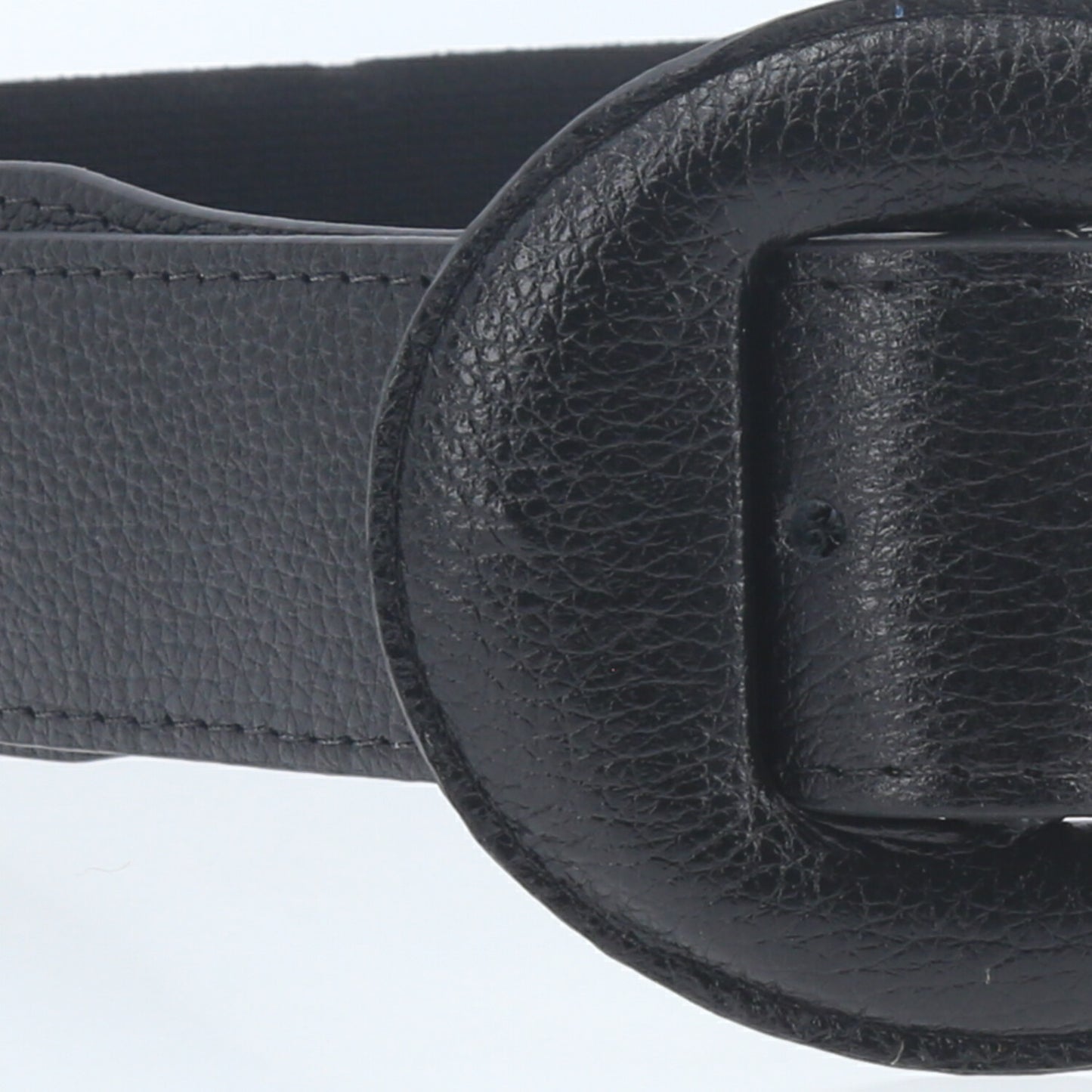 Cinto em Couro com Fivela Redonda Encapada Preto