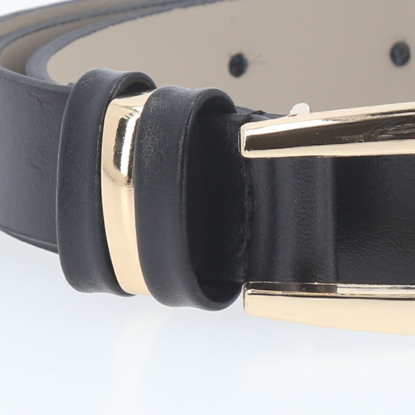 Cinto de Couro Elegante com Fivela Dourada Preto