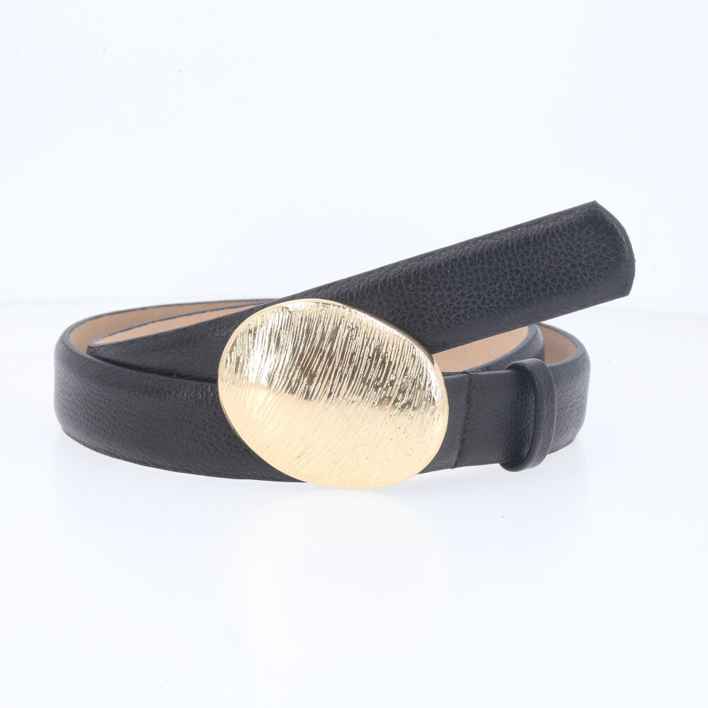 Cinto em Couro com Fivela Oval Metálica Preto