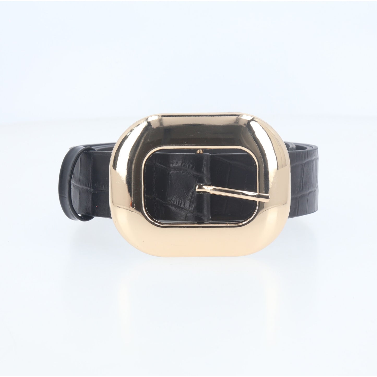 Cinto Feminino em Couro Croco com Fivela Metalizada Dourada Preto